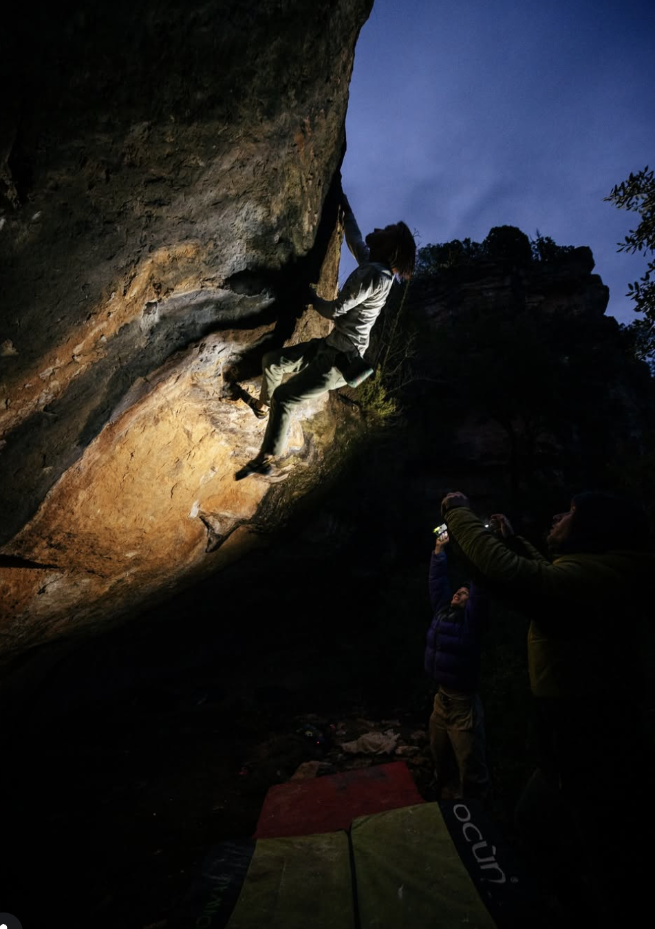 Hariquita · 8B · Siurana 🇪🇸  One of those boulders you come back to in your head. Amazing rock, perfect movement. Such a good trip with great people. ❤️